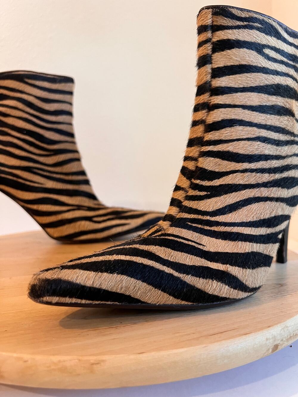 Y2K Animal Print Zebra Calf Hair Pointed Toe Ankle Boot Size 7.5 Antonio Melani